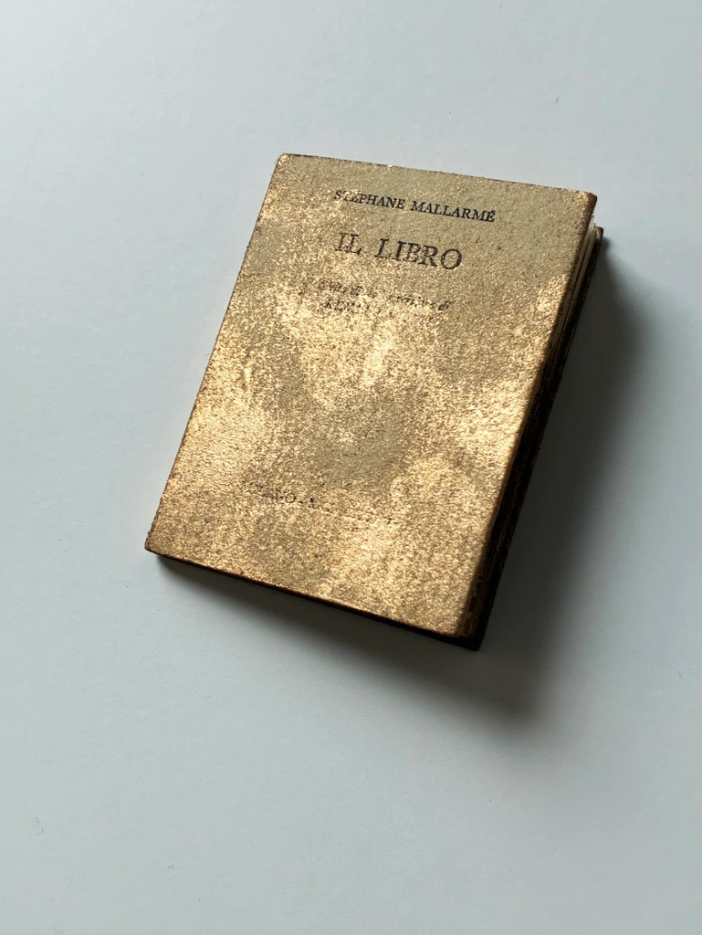 I read it with golden fingers (Stéphane Mallarmé, Il Libro)